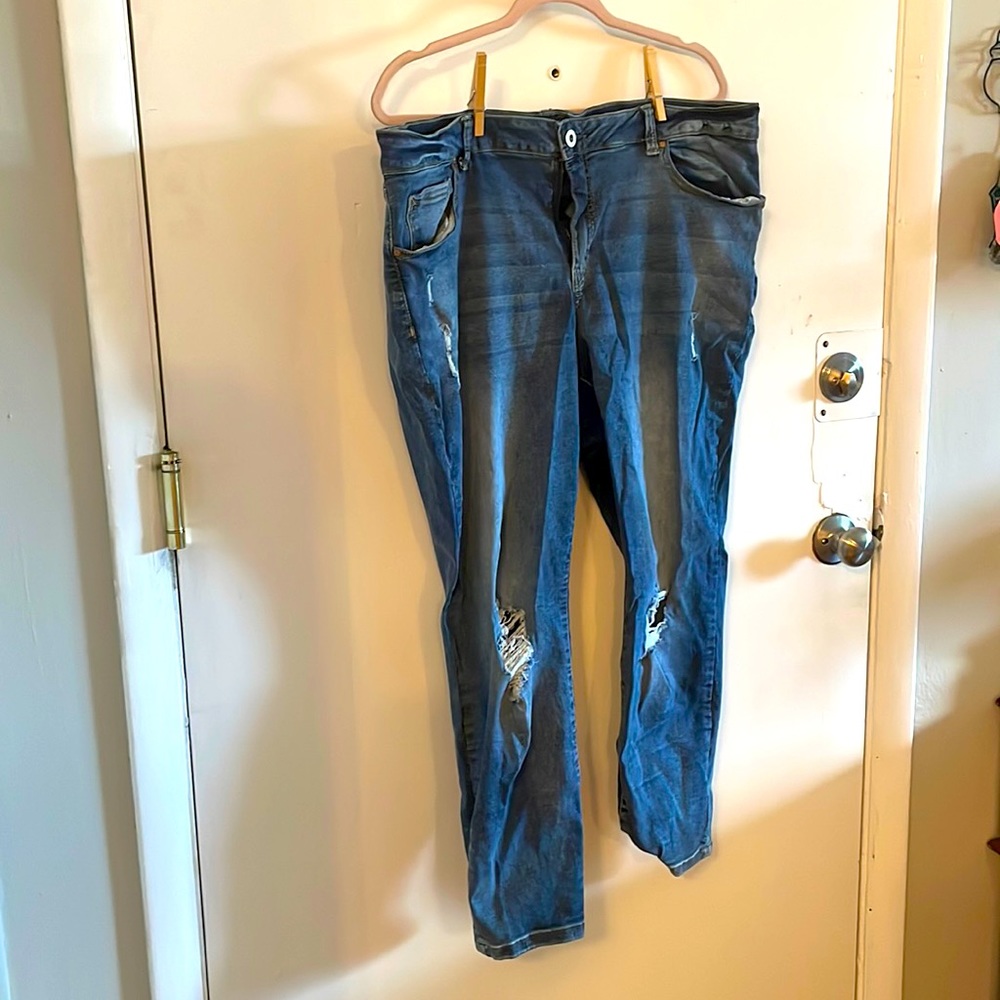 Distressed skinny jeans